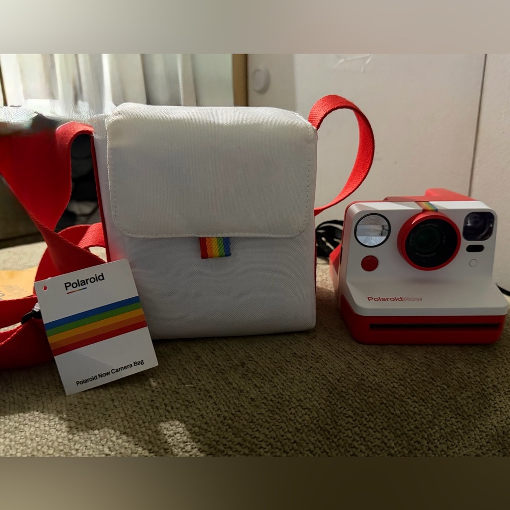 Polaroid Now Instant Camera Generation 2 (Camera bag included)